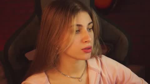 elliecutes online show from February 21, 9:34 am