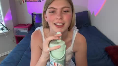 Ellie online show from April 26, 9:01 pm