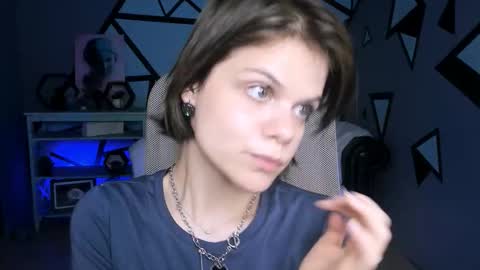 elliemurler online show from October 10, 10:43 am