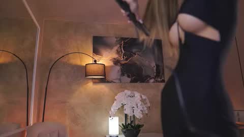 Ellie online show from November 29, 5:26 am