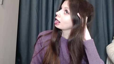 Snapshot of elliewalkersdreamgirl chatting on October 19, 3:49 pm Effie1818 online show from October 19, 3:49 pm