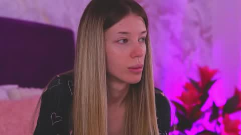 EllinaNuria online show from March 23, 5:12 am