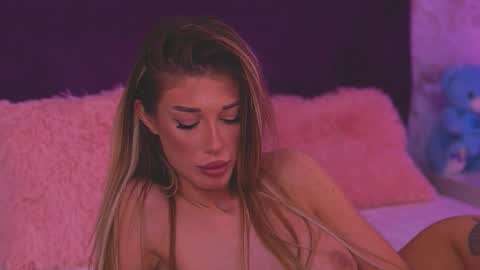 EllinaNuria online show from March 7, 8:20 pm