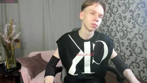 Snapshot of elliot_mars_ chatting on September 30, 5:34 pm elliot_mars_ online show from September 30, 5:34 pm