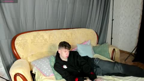 Snapshot of elliot_mars_ chatting on October 17, 11:25 am elliot_mars_ online show from October 17, 11:25 am