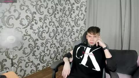 Snapshot of elliot_mars_ chatting on October 2, 5:12 pm elliot_mars_ online show from October 2, 5:12 pm