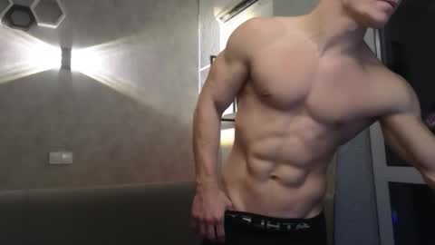 elliot_muscle04 online show from January 10, 3:28 pm