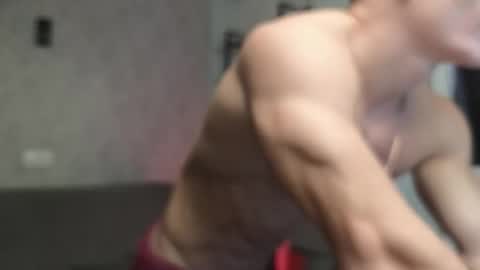 elliot_muscle04 online show from November 8, 2:53 pm