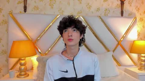 elliotvolkov online show from December 14, 7:09 pm