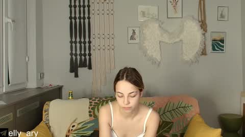 elly_ary online show from December 15, 9:33 pm