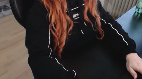 Elly online show from November 12, 3:25 pm