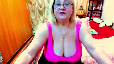Snapshot of ellyhot53 chatting on October 1, 11:14 pm ellyhot53 online show from October 1, 11:14 pm