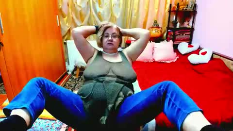 ellyhot53 online show from January 14, 12:40 am