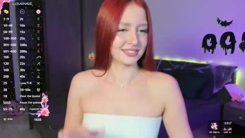 Snapshot of ellypeach chatting on October 22, 4:19 pm EllyPeach online show from October 22, 4:19 pm