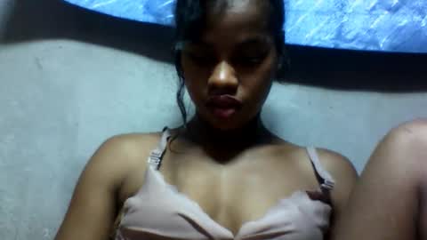 elodie228680 online show from May 30, 8:35 am
