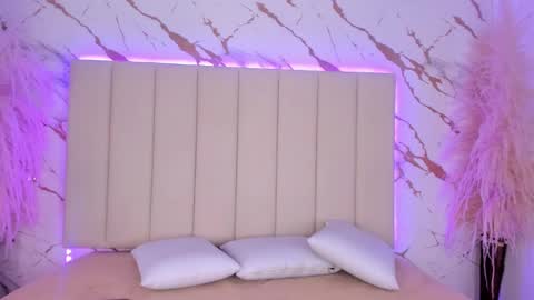 Snapshot of elody_rousse chatting on October 20, 12:21 pm elody_rousse online show from October 20, 12:21 pm
