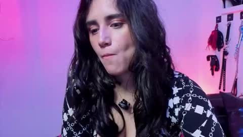 elowen_halley1 online show from February 17, 8:30 pm