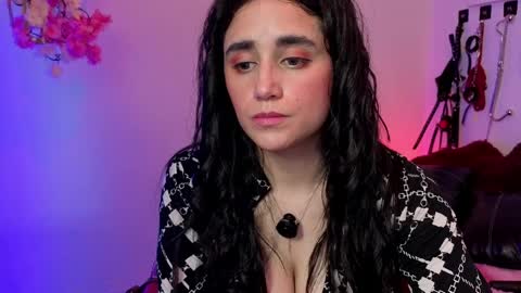 elowen_halley1 online show from April 7, 9:28 pm