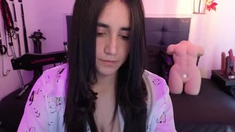 elowen_halley1 online show from October 12, 7:16 pm