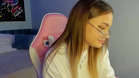 Snapshot of elsa_carterr chatting on October 14, 9:01 am elsa_carterr online show from October 14, 9:01 am