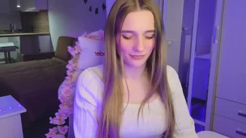elsa_cute1 online show from April 27, 9:23 pm