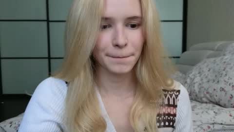 Snapshot of elsafawn chatting on October 3, 10:56 am elsa online show from October 3, 10:56 am