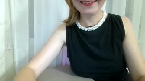 Snapshot of elsamartinez22 chatting on October 3, 4:15 pm ElsaMartinez22 online show from October 3, 4:15 pm