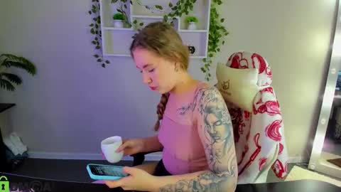 Elsie online show from November 6, 1:30 am