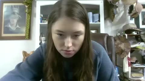 Elsie Rain online show from September 18, 5:00 am