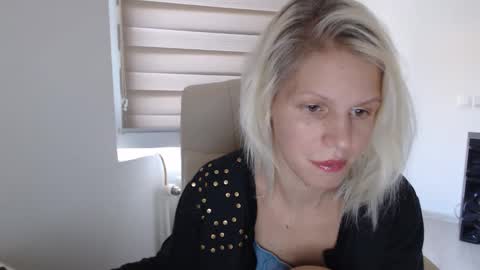 Snapshot of elssa_rush chatting on September 24, 5:47 am elssa_rush online show from September 24, 5:47 am
