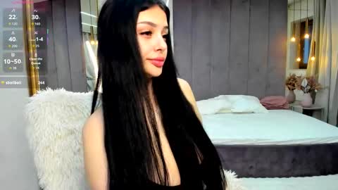 elyarose_ online show from February 6, 6:50 am