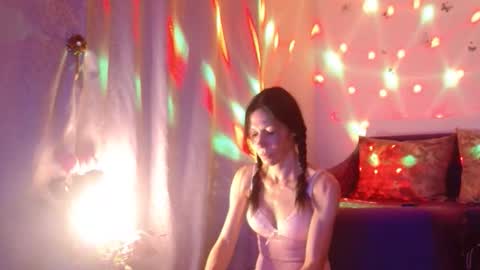 Elisa online show from October 16, 5:45 pm