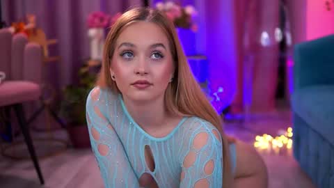 Elyssa online show from November 21, 8:18 pm