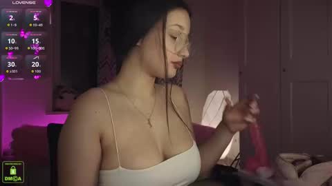 Em1l1a online show from October 10, 8:57 pm