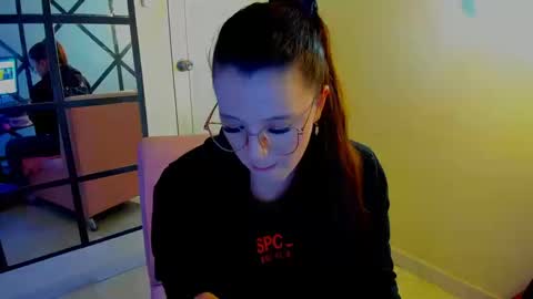 Snapshot of ema_04 chatting on October 20, 8:14 pm Estefany Martinez Acua INSTAGRAM ema 04oficial online show from October 20, 8:14 pm