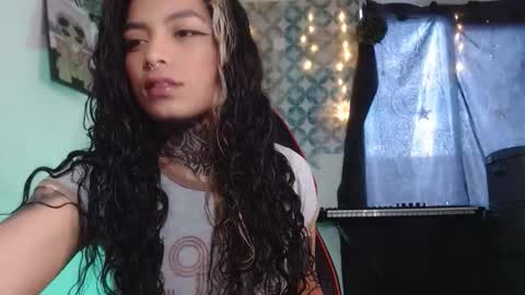 Snapshot of ema_ploxx chatting on October 8, 9:43 pm ema_ploxx online show from October 8, 9:43 pm