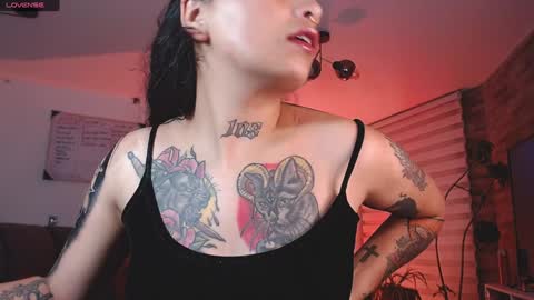 Snapshot of ema_ploxx chatting on January 29, 1:05 am ema_ploxx online show from January 29, 1:05 am