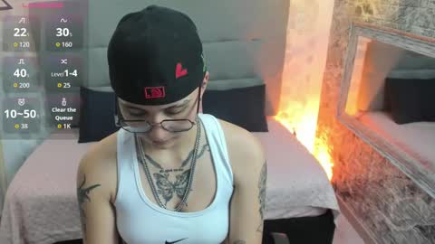 Snapshot of emahills__axelrose chatting on October 9, 5:46 am emahills__axelrose online show from October 9, 5:46 am