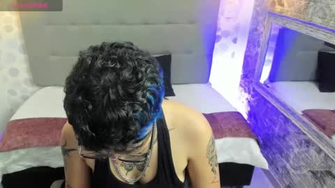 Snapshot of emahills__axelrose chatting on October 1, 2:43 am emahills__axelrose online show from October 1, 2:43 am
