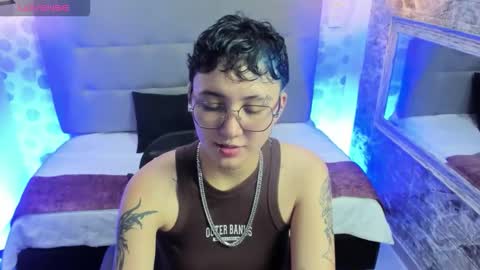 Snapshot of emahills__axelrose chatting on September 30, 2:33 am emahills__axelrose online show from September 30, 2:33 am