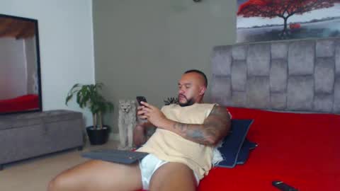 Snapshot of emanuelspencer chatting on January 18, 6:21 pm emanuelspencer online show from January 18, 6:21 pm