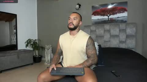 Snapshot of emanuelspencer chatting on January 28, 5:00 am emanuelspencer online show from January 28, 5:00 am
