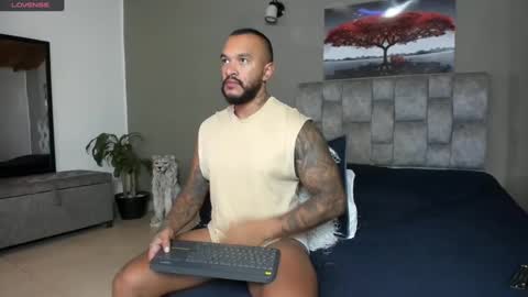 Snapshot of emanuelspencer chatting on February 7, 5:20 am emanuelspencer online show from February 7, 5:20 am