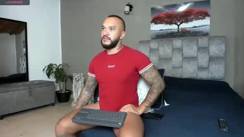 Snapshot of emanuelspencer chatting on February 15, 4:36 am emanuelspencer online show from February 15, 4:36 am