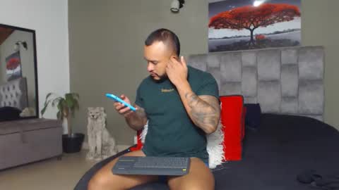 Snapshot of emanuelspencer chatting on October 18, 2:49 am emanuelspencer online show from October 18, 2:49 am
