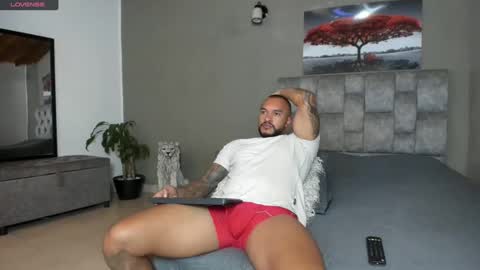 Snapshot of emanuelspencer chatting on December 11, 8:50 pm emanuelspencer online show from December 11, 8:50 pm