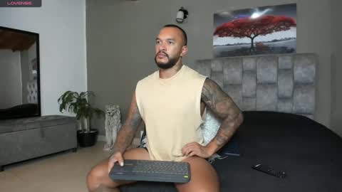 Snapshot of emanuelspencer chatting on January 28, 8:04 am emanuelspencer online show from January 28, 8:04 am