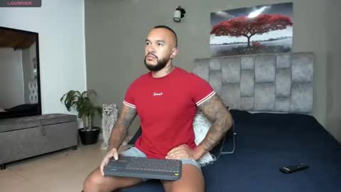 Snapshot of emanuelspencer chatting on February 11, 11:53 am emanuelspencer online show from February 11, 11:53 am