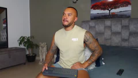 Snapshot of emanuelspencer chatting on March 4, 2:38 am emanuelspencer online show from March 4, 2:38 am