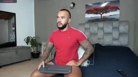 Snapshot of emanuelspencer chatting on February 19, 12:22 pm emanuelspencer online show from February 19, 12:22 pm